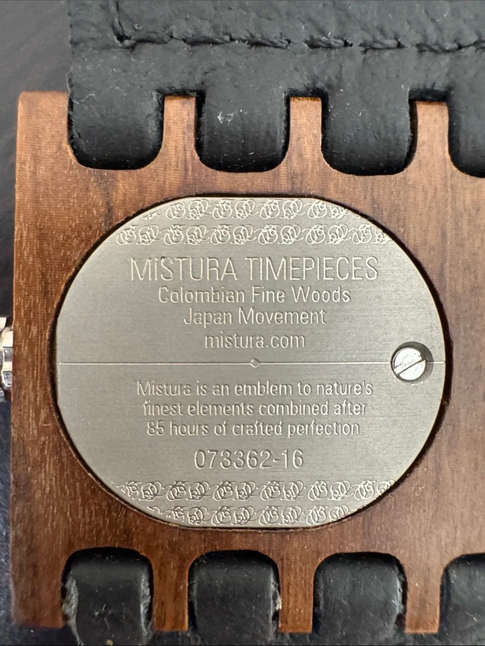 Mistura accent black distinctive